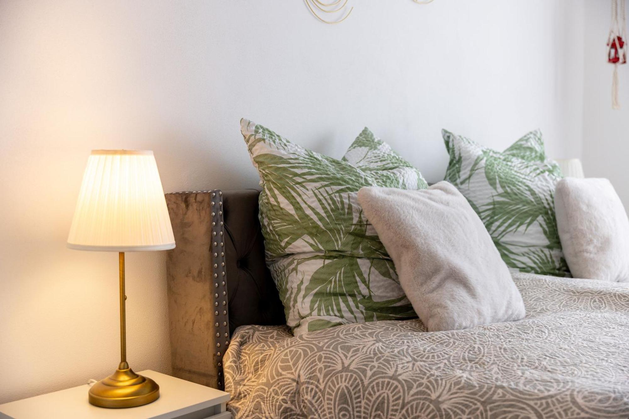 Schoenes, Modernes Apartment Mit Zwei Schlafzimmern - Zentral Mit Balkon Fuer 6 Personen Montabaur Εξωτερικό φωτογραφία