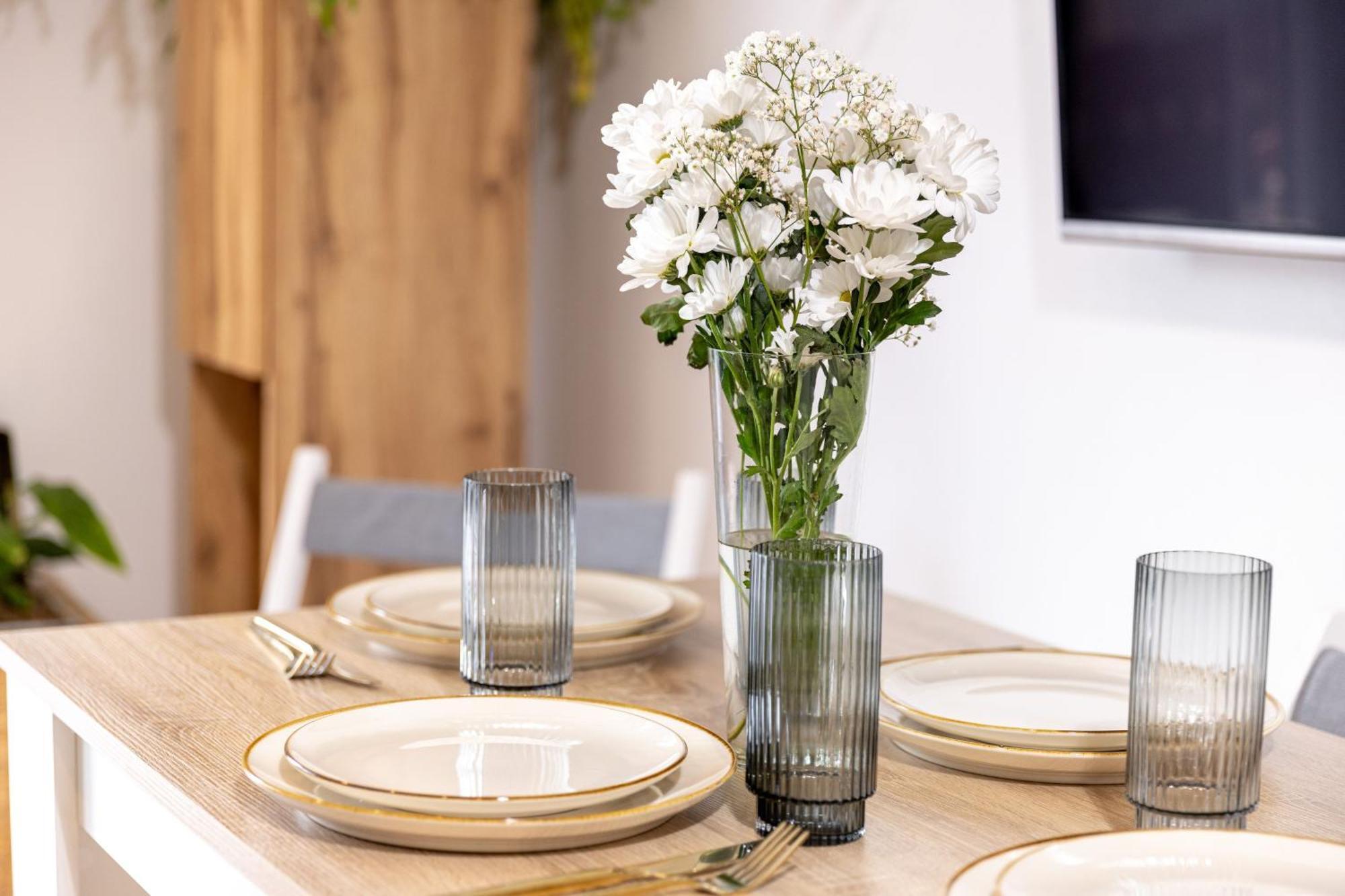 Schoenes, Modernes Apartment Mit Zwei Schlafzimmern - Zentral Mit Balkon Fuer 6 Personen Montabaur Εξωτερικό φωτογραφία